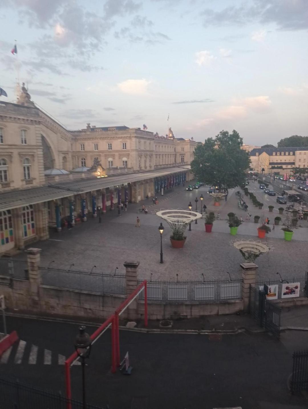 Hotel De Lorraine Paris Exterior photo